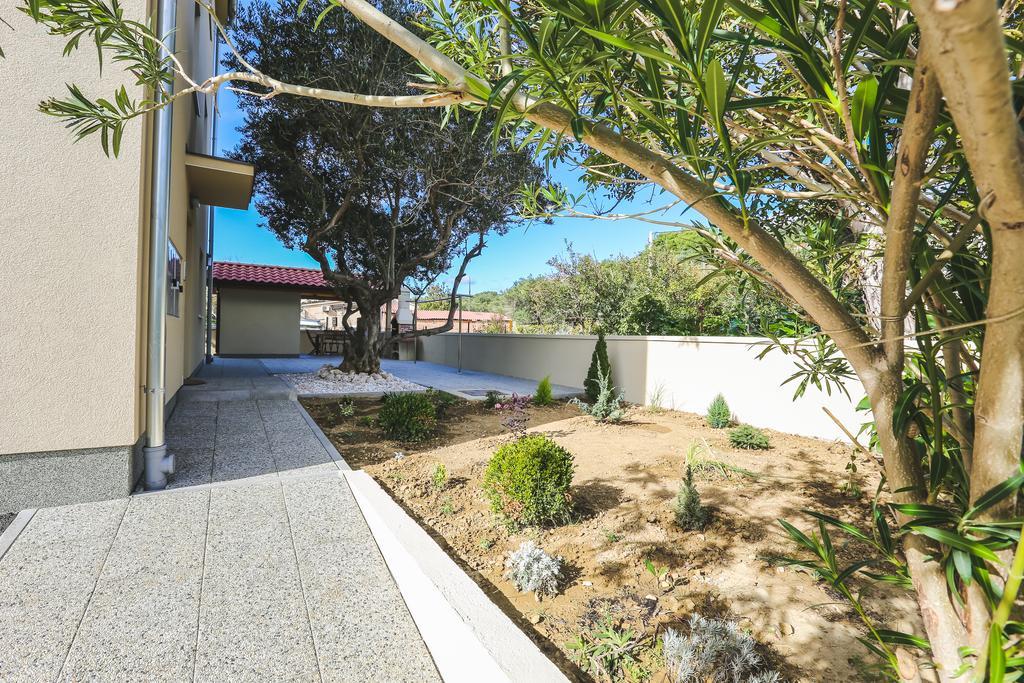 Apartments Sesar Banjol Εξωτερικό φωτογραφία